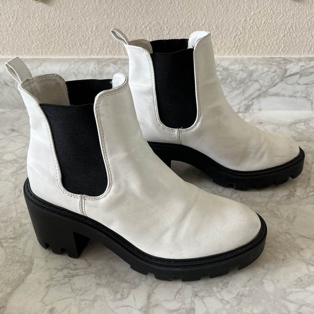 FOREVER 21 Platform Boots Women's 5.5 White & Black Pull On Chelsea Ankle Boot